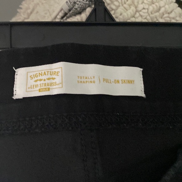 Levi's Denim - LEVI’S TOTALLY SHAPING JEANS 🖤